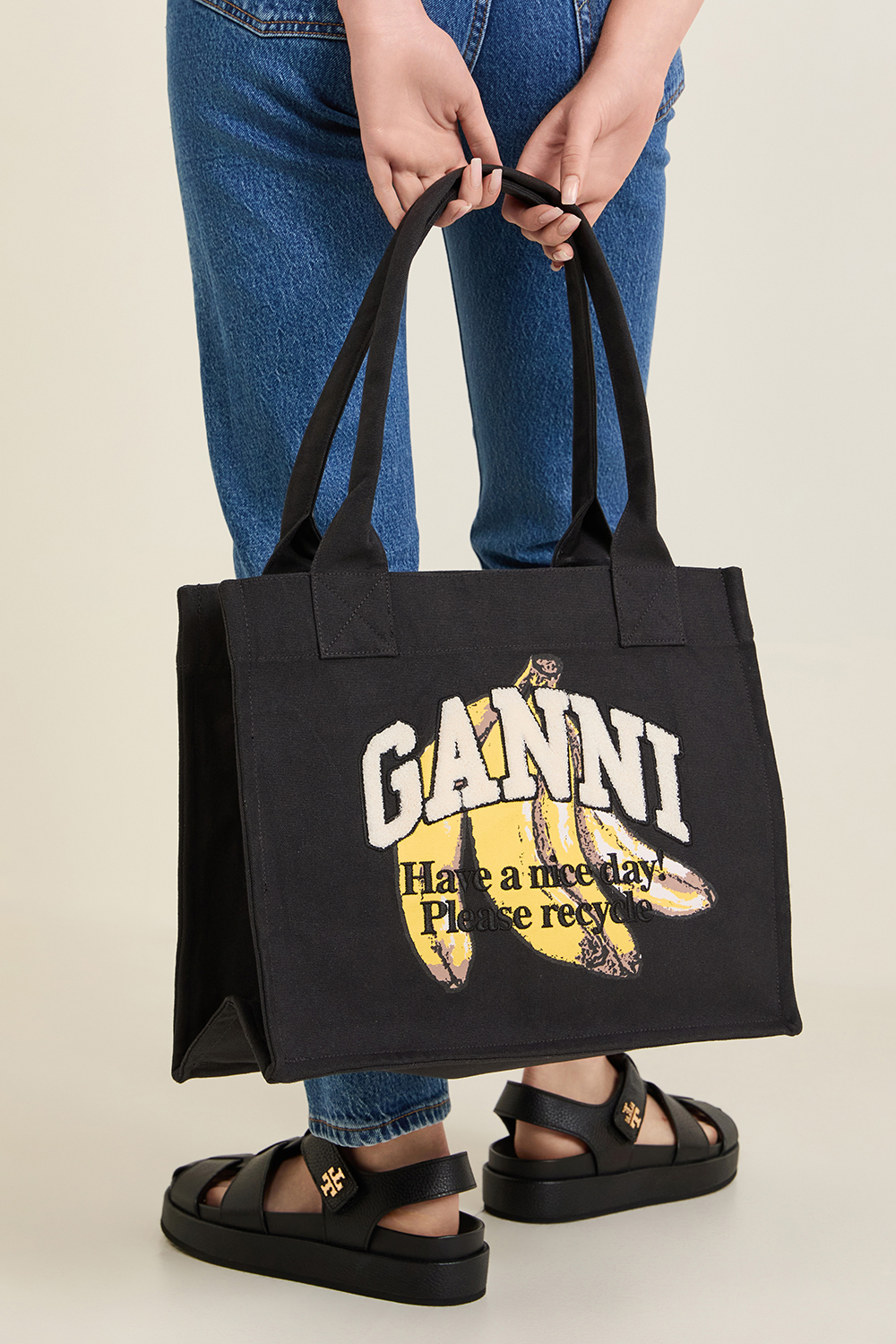 תמונת כל הלוק של תיק נשיאה לארג'